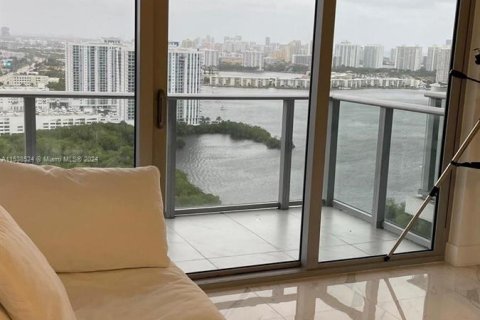 Condo in North Miami Beach, Florida, 1 bedroom  № 1239405 - photo 28