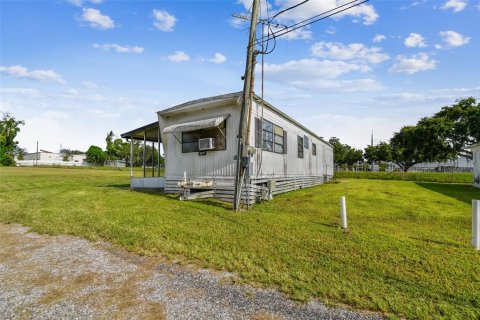 Commercial property in Zephyrhills, Florida № 1337933 - photo 24