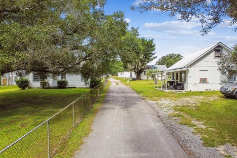 Commercial property in Zephyrhills, Florida № 1337933 - photo 12