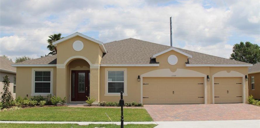 House in Saint Cloud, Florida 5 bedrooms, 285.02 sq.m. № 1357631