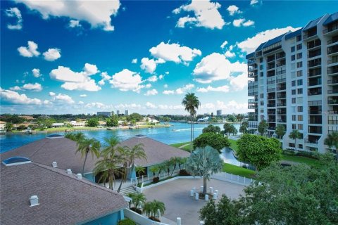 Condo in Saint Pete Beach, Florida, 2 bedrooms  № 1357739 - photo 3