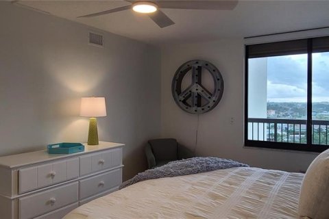 Condo in Saint Pete Beach, Florida, 2 bedrooms  № 1357739 - photo 26