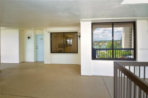 Condo in Saint Pete Beach, Florida, 2 bedrooms  № 1357739 - photo 7