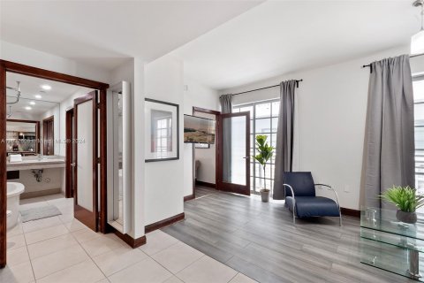 Condo in Miami Beach, Florida, 1 bedroom  № 1309714 - photo 10