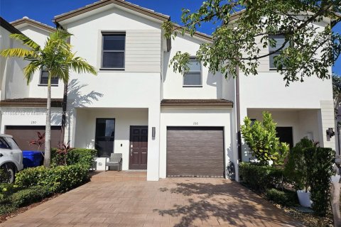 Touwnhouse à louer à Pembroke Pines, Floride: 3 chambres, 146.79 m2 № 1357052 - photo 1