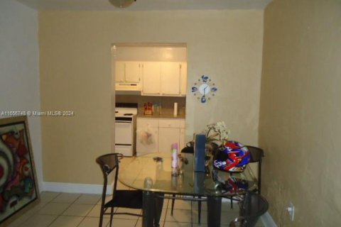 Condo in Hialeah, Florida, 2 bedrooms  № 1357051 - photo 4