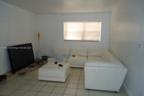 Condo in Hialeah, Florida, 2 bedrooms  № 1357051 - photo 5