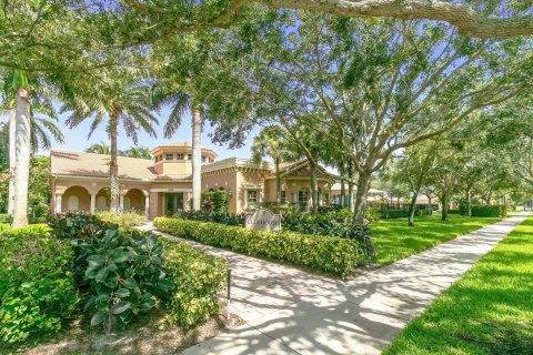 House in Jupiter, Florida 4 bedrooms, 256.41 sq.m. № 1222746 - photo 15