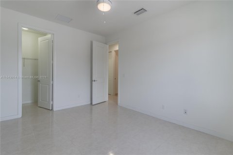 Townhouse in Royal Palm Beach, Florida 3 bedrooms, 181.9 sq.m. № 1042825 - photo 23