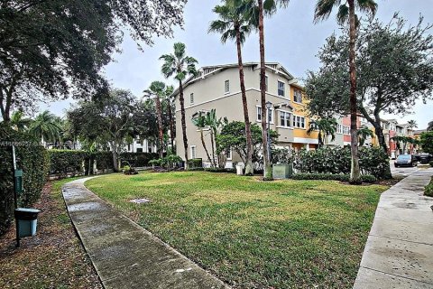 Townhouse in West Palm Beach, Florida 4 bedrooms, 212.28 sq.m. № 1381531 - photo 5