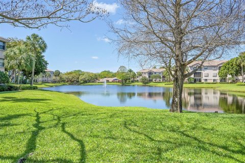 Copropriété à vendre à Coconut Creek, Floride: 2 chambres, 99.41 m2 № 1061085 - photo 1