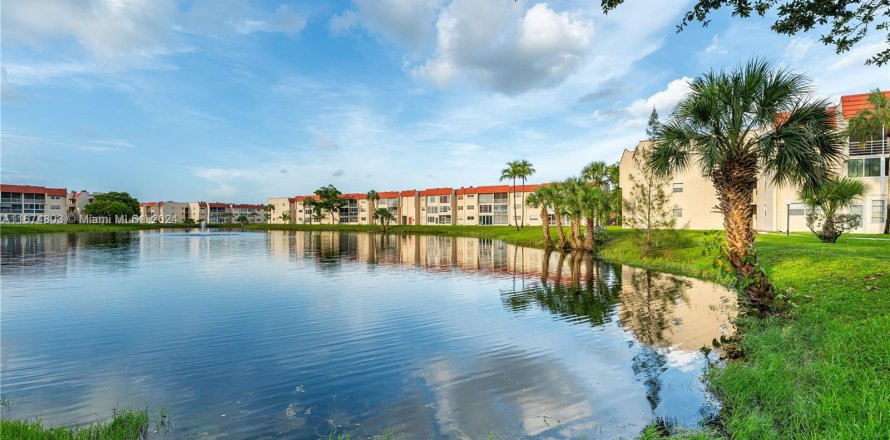 Condo in Sunrise, Florida, 2 bedrooms  № 1398271