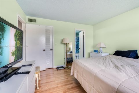 Condo in Sunrise, Florida, 2 bedrooms  № 1398271 - photo 18