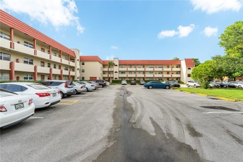 Condo in Sunrise, Florida, 2 bedrooms  № 1398271 - photo 3