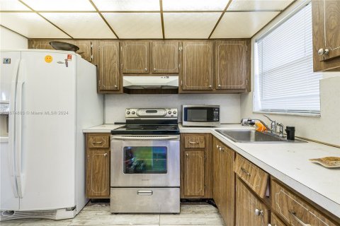 Condo in Sunrise, Florida, 2 bedrooms  № 1398271 - photo 9