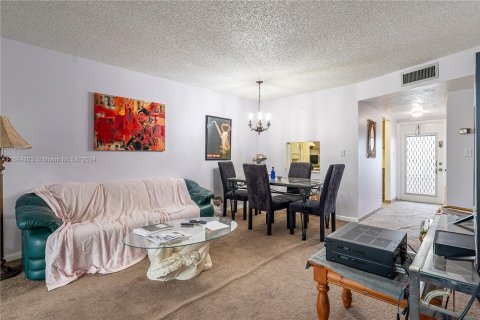 Condo in Sunrise, Florida, 2 bedrooms  № 1398271 - photo 8