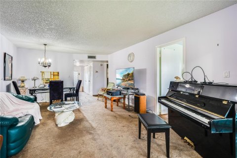 Condo in Sunrise, Florida, 2 bedrooms  № 1398271 - photo 7