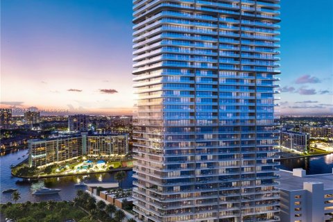 Condo in Hollywood, Florida, 1 bedroom  № 1270998 - photo 1