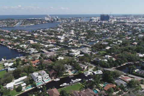 Villa ou maison à vendre à Fort Lauderdale, Floride: 3 chambres, 272.2 m2 № 1021999 - photo 2