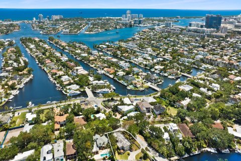 Villa ou maison à vendre à Fort Lauderdale, Floride: 3 chambres, 272.2 m2 № 1021999 - photo 1