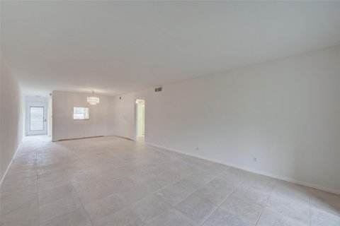 Copropriété à vendre à Coconut Creek, Floride: 2 chambres, 107.95 m2 № 1026994 - photo 19