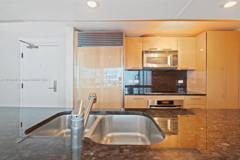 Condo in Miami Beach, Florida, 2 bedrooms  № 1242047 - photo 9