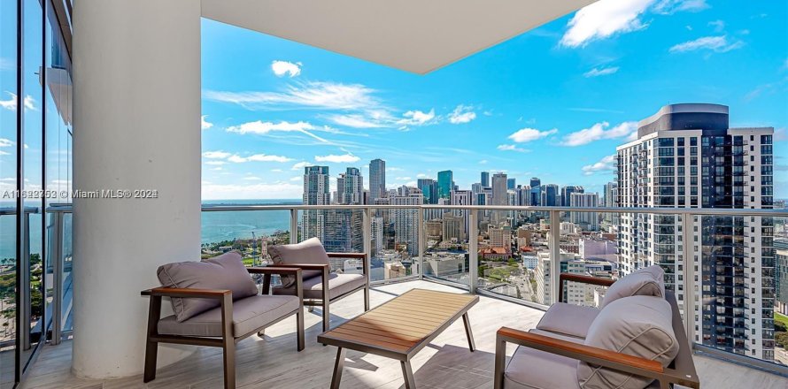 Condo in Miami, Florida, 3 bedrooms  № 1269496