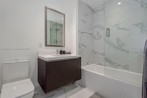 Condo in Miami, Florida, 3 bedrooms  № 1269496 - photo 17