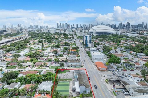 Propiedad comercial en venta en Miami, Florida № 1269571 - foto 1