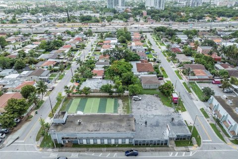 Propiedad comercial en venta en Miami, Florida № 1269571 - foto 11