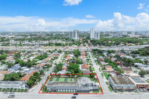 Propiedad comercial en venta en Miami, Florida № 1269571 - foto 3