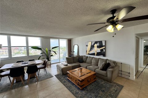 Copropriété à vendre à North Miami, Floride: 2 chambres, 110.37 m2 № 1058046 - photo 9