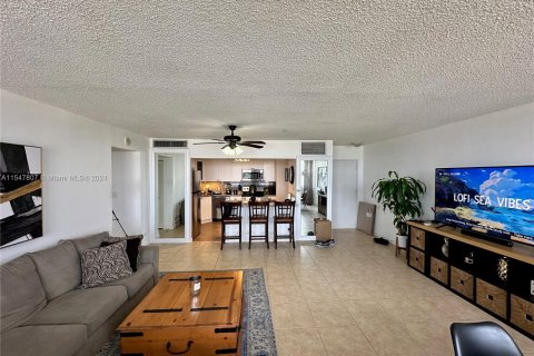 Copropriété à vendre à North Miami, Floride: 2 chambres, 110.37 m2 № 1058046 - photo 13