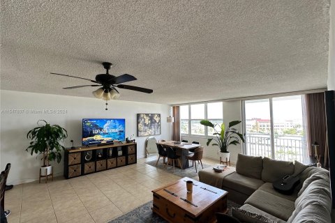 Купить кондоминиум в Норт-Майами, Флорида 2 спальни, 110.37м2, № 1058046 - фото 5