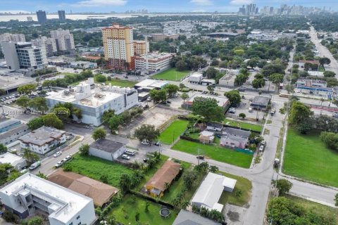 Propiedad comercial en venta en Miami, Florida № 1412044 - foto 21