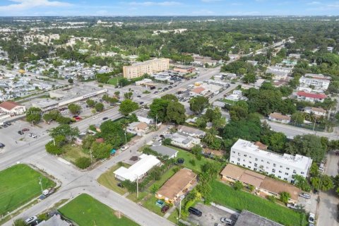 Propiedad comercial en venta en Miami, Florida № 1412044 - foto 25