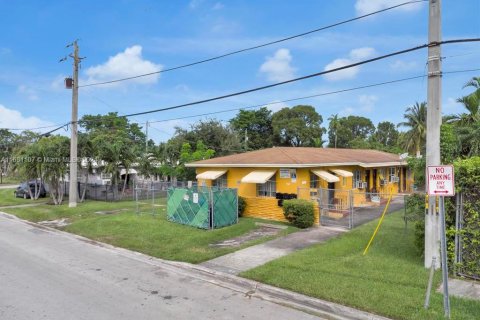 Propiedad comercial en venta en Miami, Florida № 1412044 - foto 5