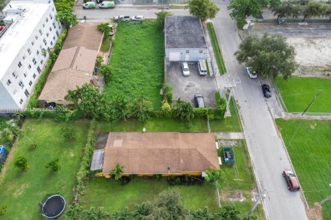 Propiedad comercial en venta en Miami, Florida № 1412044 - foto 13