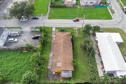 Propiedad comercial en venta en Miami, Florida № 1412044 - foto 14