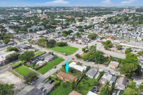 Propiedad comercial en venta en Miami, Florida № 1412044 - foto 23