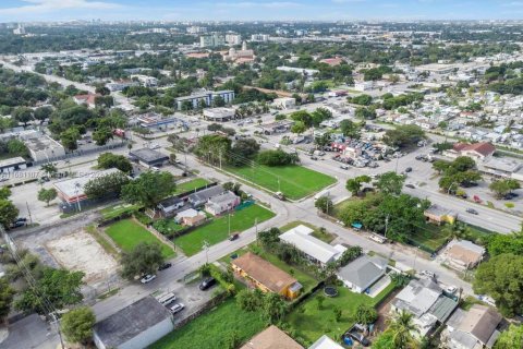 Propiedad comercial en venta en Miami, Florida № 1412044 - foto 22