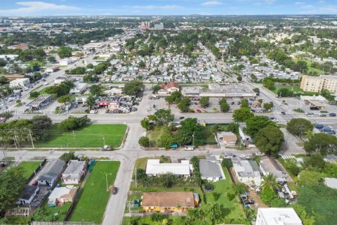 Propiedad comercial en venta en Miami, Florida № 1412044 - foto 24