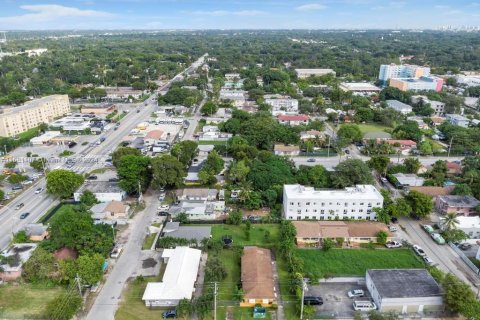 Propiedad comercial en venta en Miami, Florida № 1412044 - foto 15