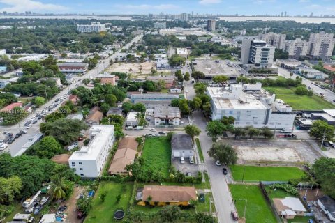 Propiedad comercial en venta en Miami, Florida № 1412044 - foto 19