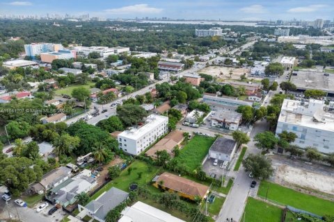 Propiedad comercial en venta en Miami, Florida № 1412044 - foto 18