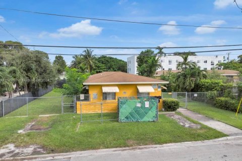 Propiedad comercial en venta en Miami, Florida № 1412044 - foto 2