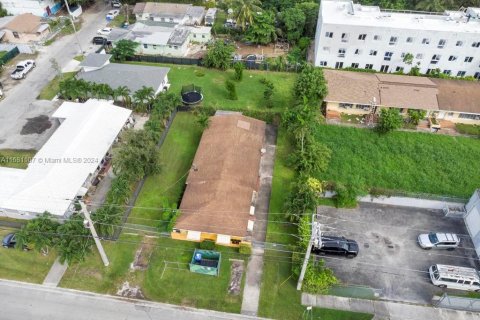 Propiedad comercial en venta en Miami, Florida № 1412044 - foto 9