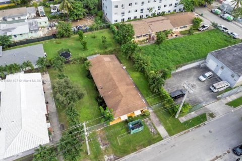 Propiedad comercial en venta en Miami, Florida № 1412044 - foto 10