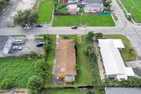 Propiedad comercial en venta en Miami, Florida № 1412044 - foto 12