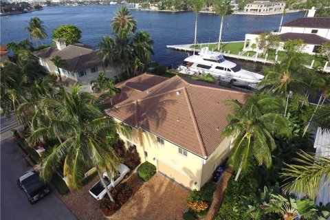 House in Fort Lauderdale, Florida 5 bedrooms, 394.37 sq.m. № 1061447 - photo 2